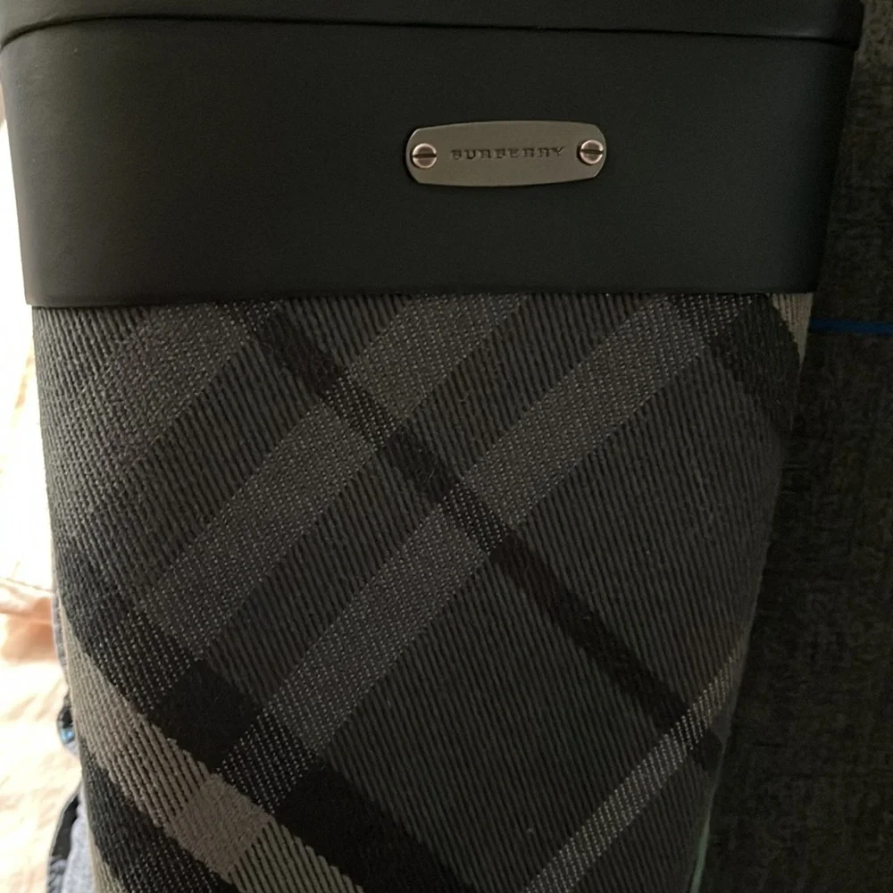 I’m selling the Burberry Clemence Rain Boots - Picture 5 of 5